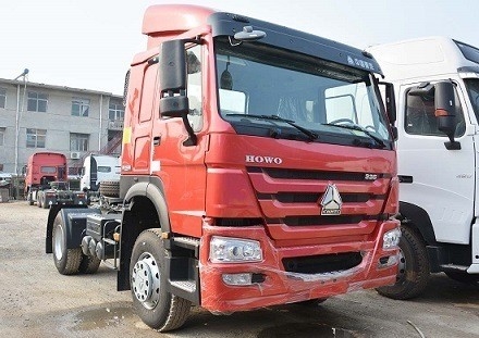 40-60 Tons Loading Capacity Euro2 Sinotruk HOWO 4X2 Tractor Truck for Standards