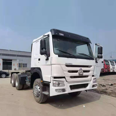 3 Axle Sinotruk Tractor Truck with 40-60 Tons Loading Capacity and Radial Tire Design
