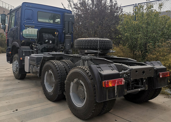 Steering and Hw76 Cab Features in Sinotruk HOWO 6X4 Tractor Truck