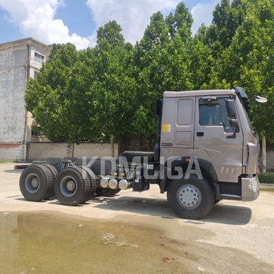 Sinotruk HOWO 6X4 Heavy Duty Tractor Truck with and Loading Capacity of 40-60 Tons