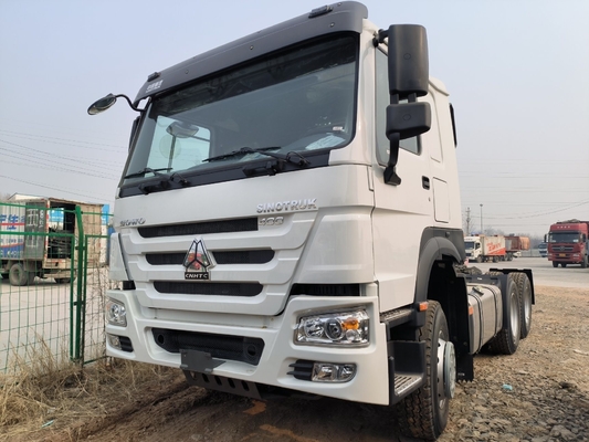 Africa Sinotruk HOWO 6X4 Tractor Truck with 30 Ton Engine Capacity and 10 Wheels