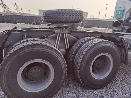 Sinotruk HOWO 6*4 420HP Trailer Head Truck Tractor Truck with 6800*2500*3200mm Size