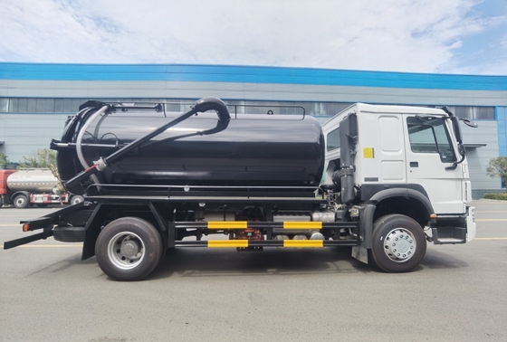 Sinotruk 4X2 Heavy Duty HOWO Septic Pump Truck with Gear Box Hw19710 Engine Model Wd615
