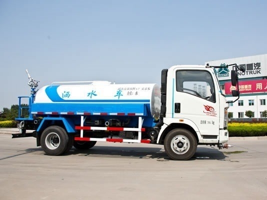 30T Payload Sinotruck HOWO 4X2 Mini 2000 Gallon Water Truck with D12.42 Engine