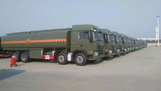 Sinotruck 12 Wheels HOWO 8X4 40000 Litre Fuel Tank Truck with 21-30t Load Capacity