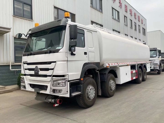Sinotruck 12 Wheels HOWO 8X4 40000 Litre Fuel Tank Truck with 21-30t Load Capacity