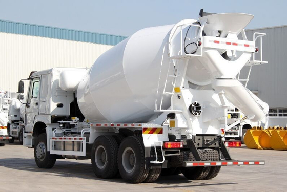 5600X2300X1500 Bucket Dimension Concrete Mixer Truck with Zf8118 Steering System
