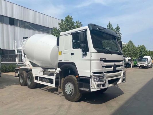Manual Transmission 6-10 Cbm Sinotruk HOWO Mixer Truck with Double Reduction Drive Axle
