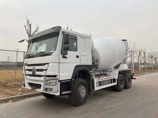 Manual Transmission 6-10 Cbm Sinotruk HOWO Mixer Truck with Double Reduction Drive Axle