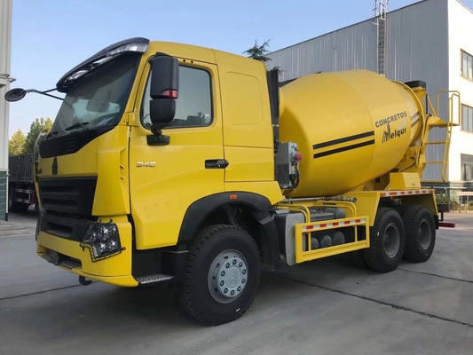 Manual Transmission 6-10 Cbm Sinotruk HOWO Mixer Truck with Double Reduction Drive Axle