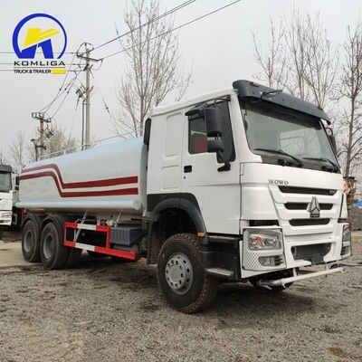 20 Cubic Meters Sinotruck HOWO 6X4 Sprinkling Water Tank Truck with Wd615.47 Engine