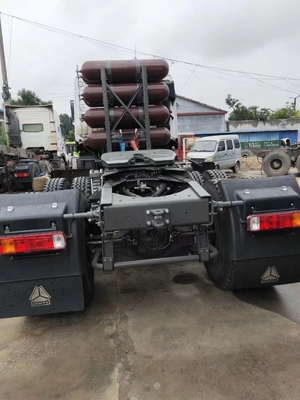 Capacity 25-30tons HOWO CNG Tractor Truck/ Cargo Truck/ for High Capacity Transport
