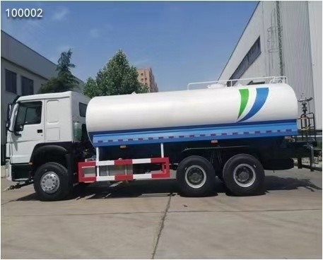 Sinotruk HOWO 6X4 Sprinkler Water Truck with API Valve One Sleeper and Two Seats