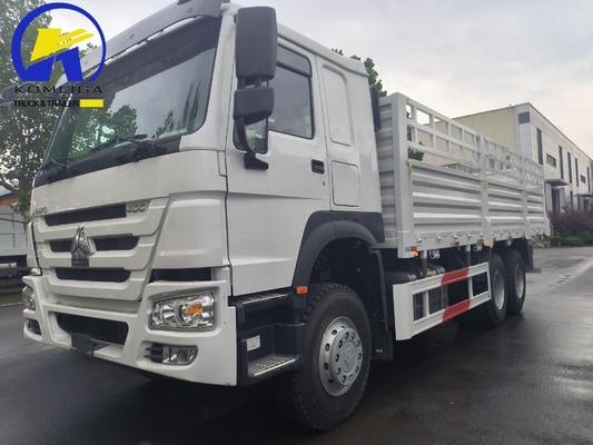 Manual Transmission Type Van Style Sinotruk HOWO 6X4 400HP Extened Cabin Cargo Truck