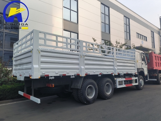 Manual Transmission Type Van Style Sinotruk HOWO 6X4 400HP Extened Cabin Cargo Truck