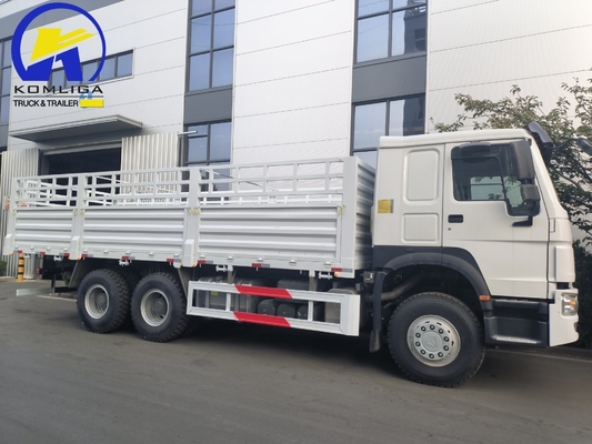 Manual Transmission Type Van Style Sinotruk HOWO 6X4 400HP Extened Cabin Cargo Truck