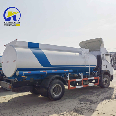 16tons Loading Capacity Rear Axle Sinotruk HOWO 6X4 Water Tank Truck Potable Water Truck