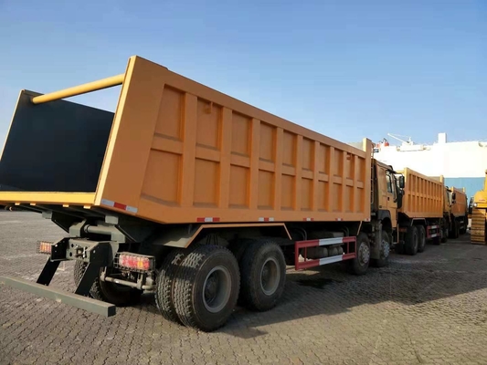 351-450hp HOWO 8X4 Heavy Duty Dumper with 12 Wheels and 300L Fuel Tanker