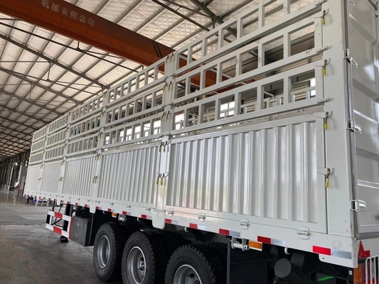 Sinotruk HOWO 3 Axles 4 Axles Flatbed Semi Trailer Cross Arm Type Suspension Fence Truck
