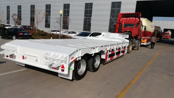 Cross Arm Type Suspension 3 Axles 4 Axles Heavy Load Lowbed Semi Trailer with Ramp