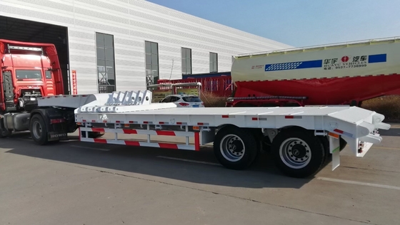 Cross Arm Type Suspension 3 Axles 4 Axles Heavy Load Lowbed Semi Trailer with Ramp