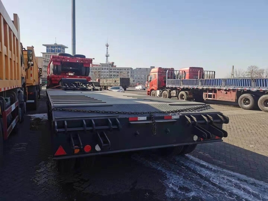 Gooseneck Heavy Duty 3axles 50tons 60tons Container Tractor Lowbed Trailer with Materials