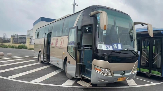 40-45 Seats Luxury Coach Bus with Euro 2 Emission Standard and ISO9001 Certification
